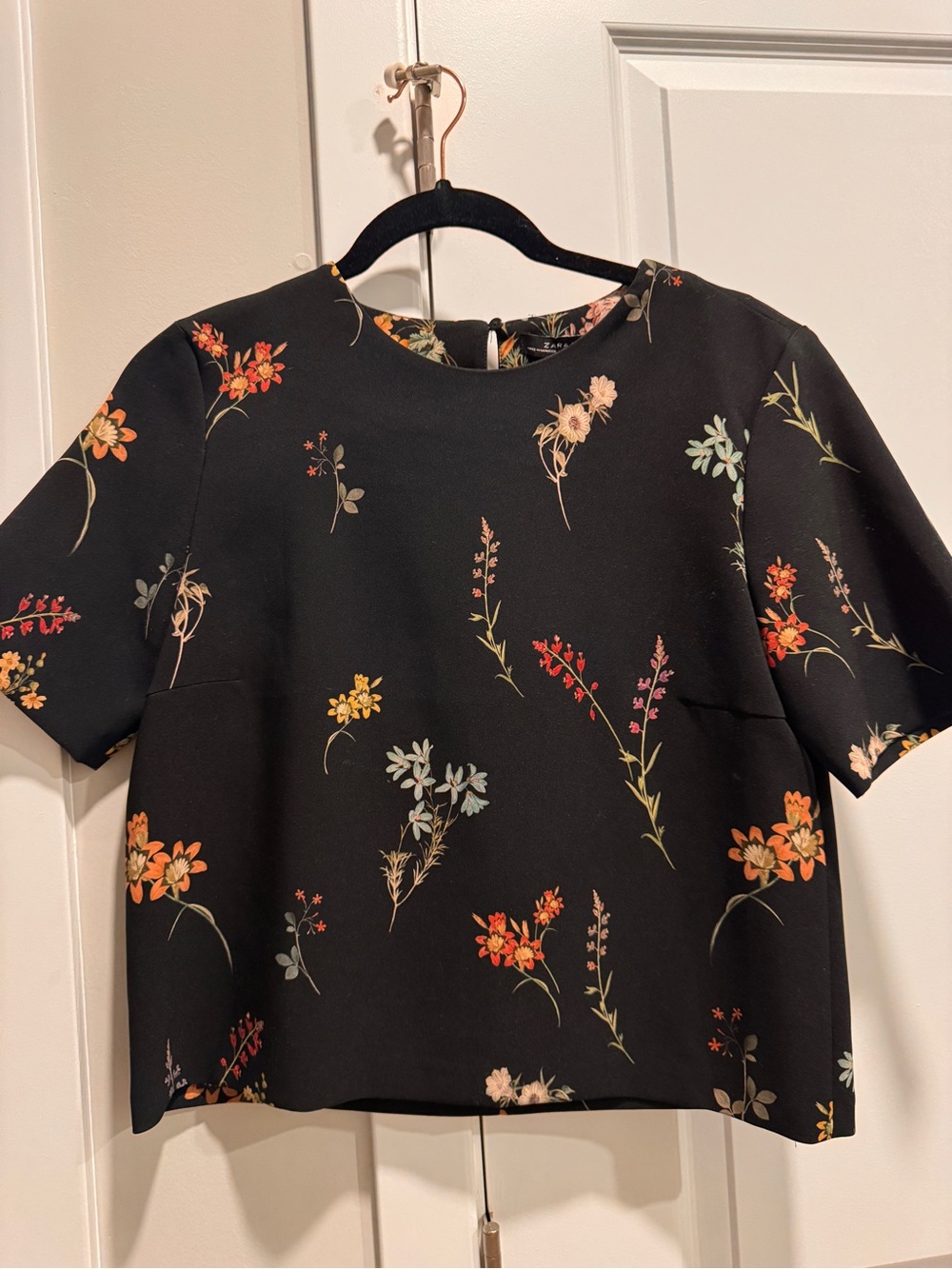 Zara medium Black Floral Short-Sleeve Women’s Top